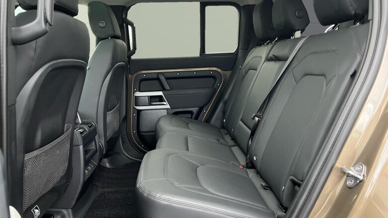 Land Rover Defender 3.0 D250 SE 110 5dr Auto Diesel Estate